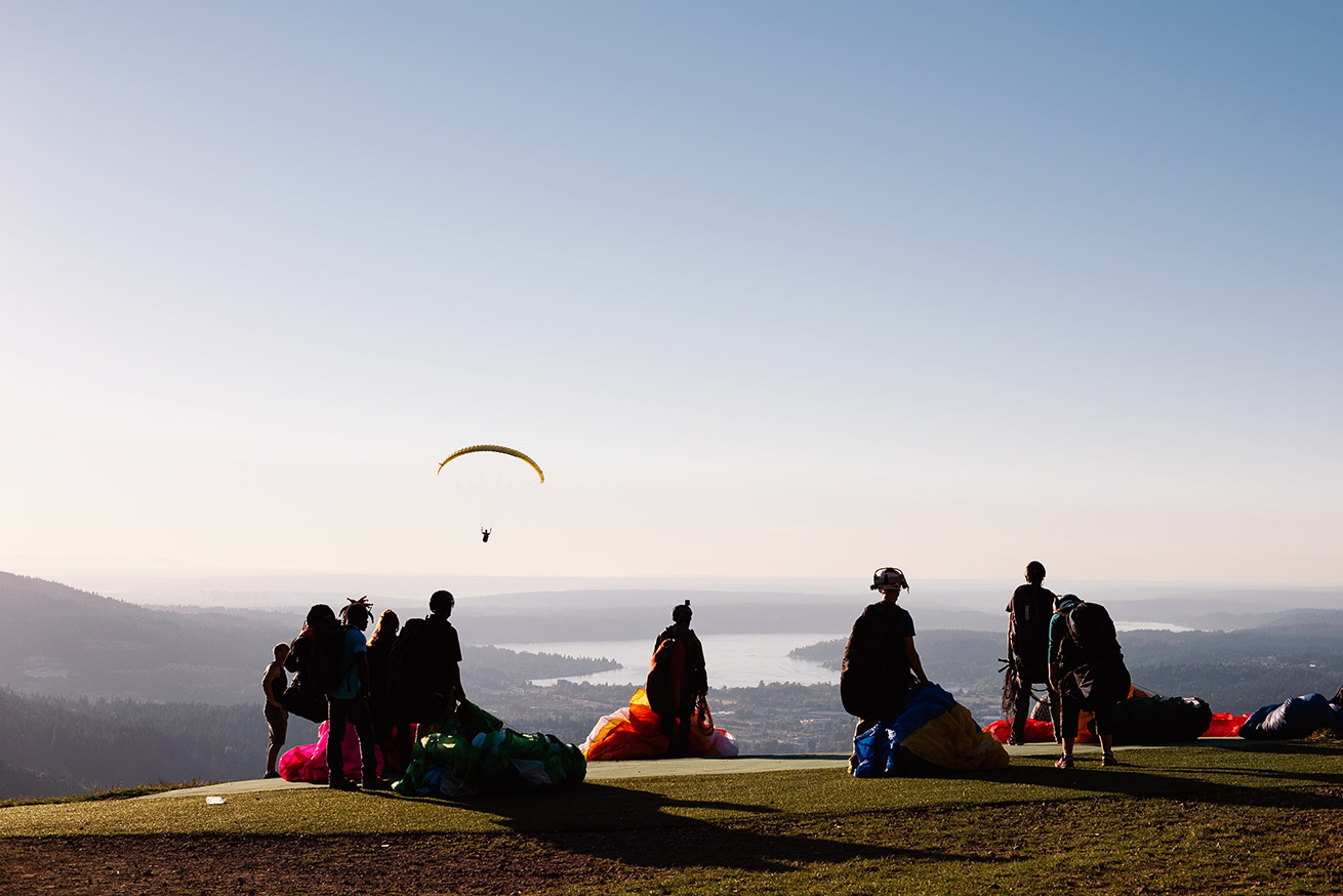 Northwest Paragliding group at dusk
