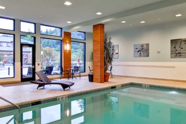 Homewood Suites Issaquah pool